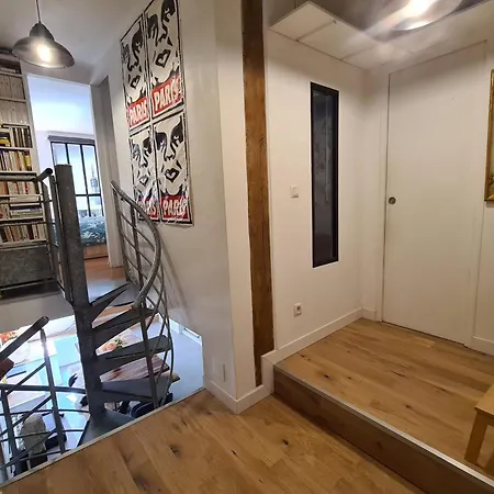 Beautiful Spacious Loft In The 20th Apartment
