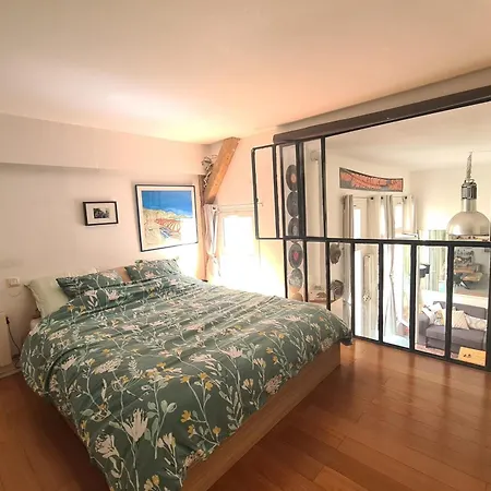 Beautiful Spacious Loft In The 20th Apartment *